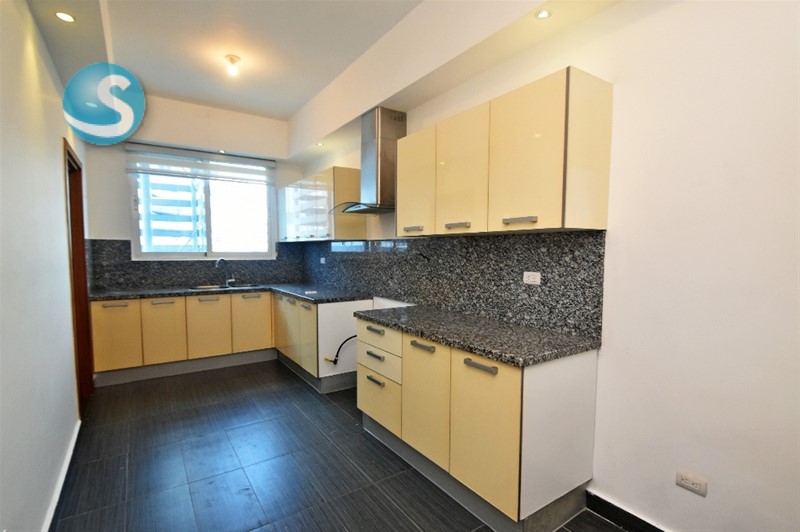 Apartamento espacioso en Bella Vista Sur, excelente ubicación en República Dominicana