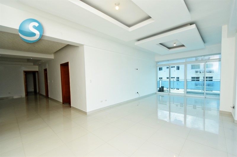 Apartamento espacioso en Bella Vista Sur, excelente ubicación en República Dominicana