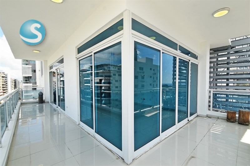 Apartamento espacioso en Bella Vista Sur, excelente ubicación en República Dominicana