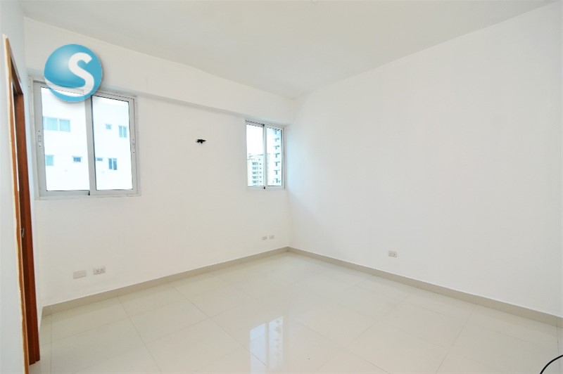 Apartamento espacioso en Bella Vista Sur, excelente ubicación en República Dominicana