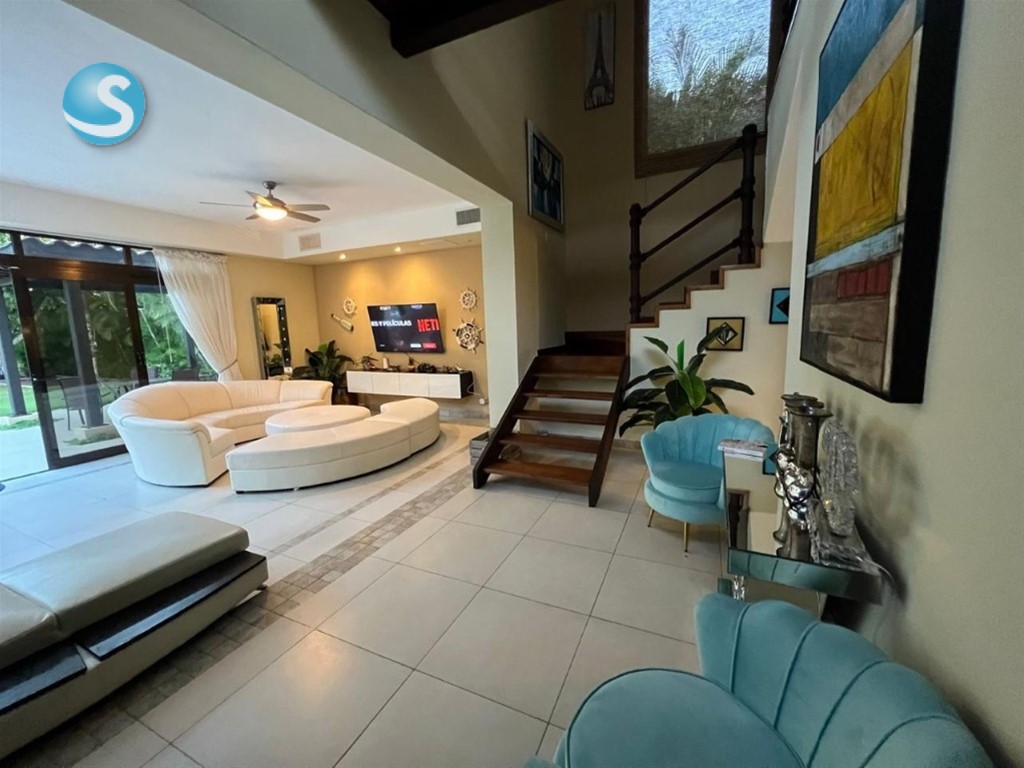 Villa amplia en Guavaberry, Juan Dolio en venta y alquiler en República Dominicana