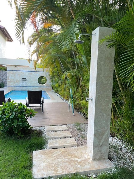 Villa amplia en Guavaberry, Juan Dolio en venta y alquiler en República Dominicana