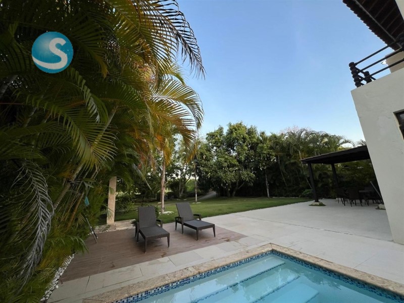 Villa amplia en Guavaberry, Juan Dolio en venta y alquiler en República Dominicana
