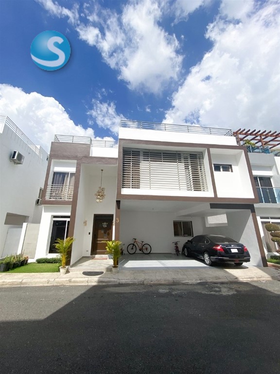 Casa de 2 niveles en Altos de Arroyo Hondo III