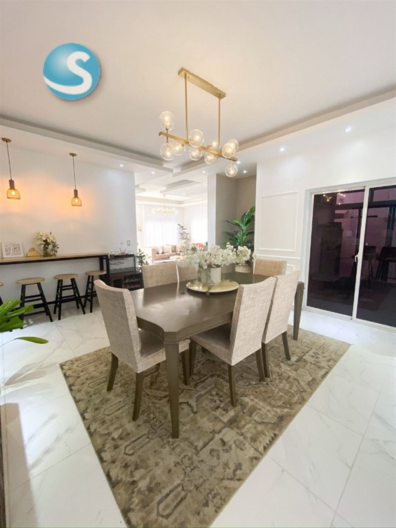 Casa de 2 niveles en Altos de Arroyo Hondo III en República Dominicana