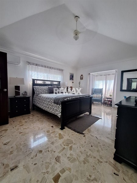 Casa moderna en venta en La Castellana, terreno de 312 m² en República Dominicana