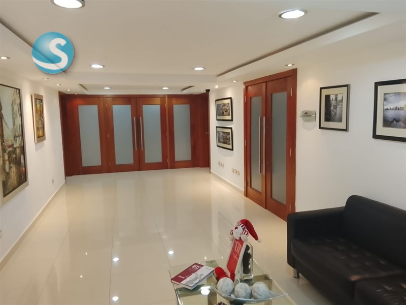 Edificio Corporativo en Venta y Alquiler en El Vergel en República Dominicana