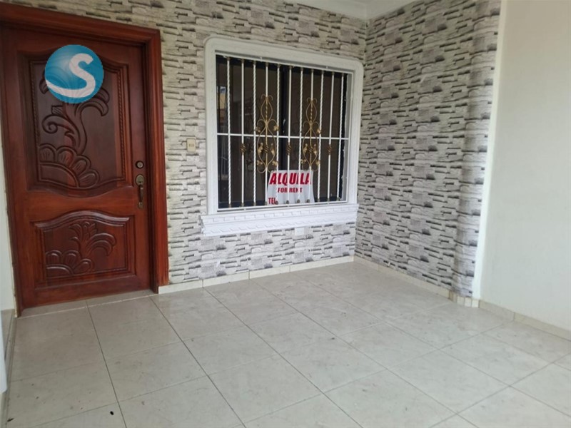 Casa en venta en residencial, Autopista San Isidro en República Dominicana