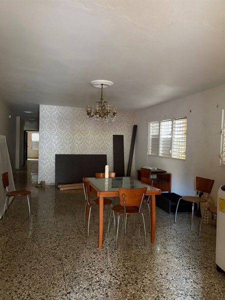 Casa en venta con solar y uso mixto en Evaristo Morales en República Dominicana