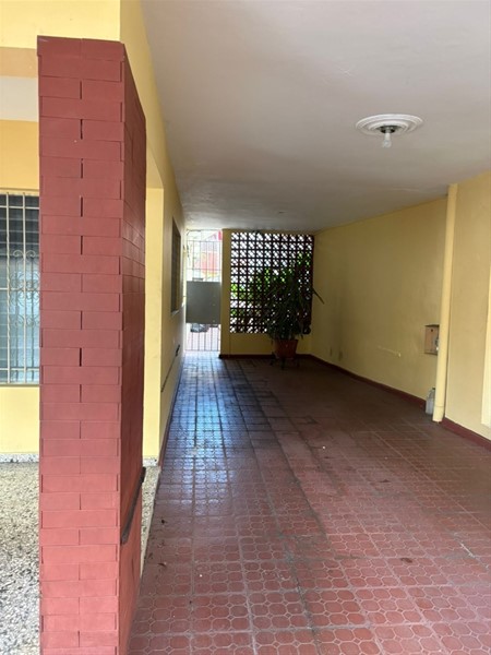 Casa en venta con solar y uso mixto en Evaristo Morales en República Dominicana