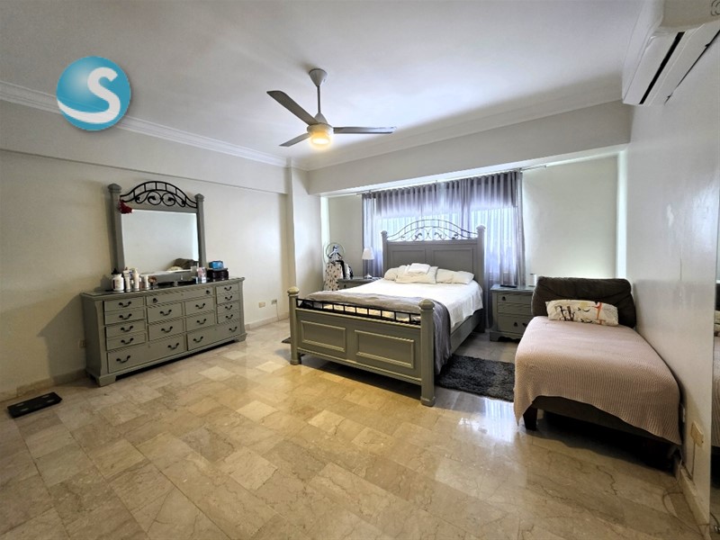 Apartamento espacioso en venta en Bella Vista Sur en República Dominicana