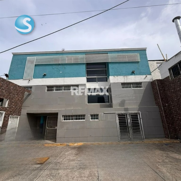 Edificio Comercial de Tres Niveles en Miramar