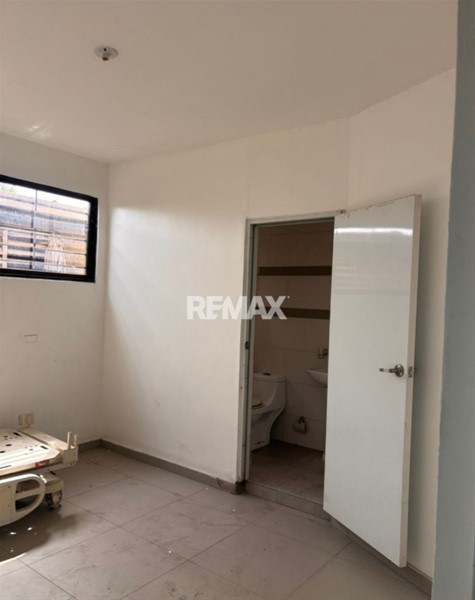 Edificio Comercial de Tres Niveles en Miramar en República Dominicana