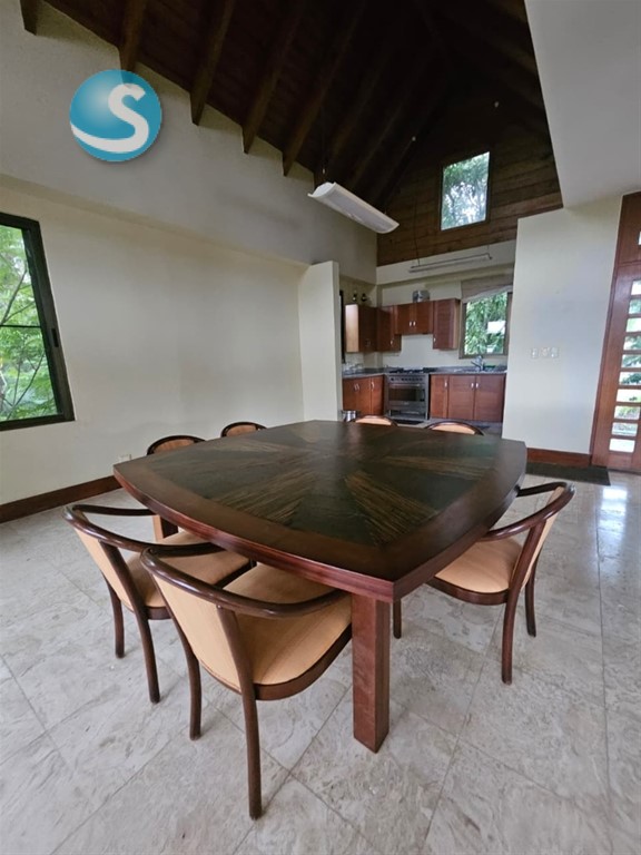 Villa Amplia en Venta en Jarabacoa con Jardines Naturales