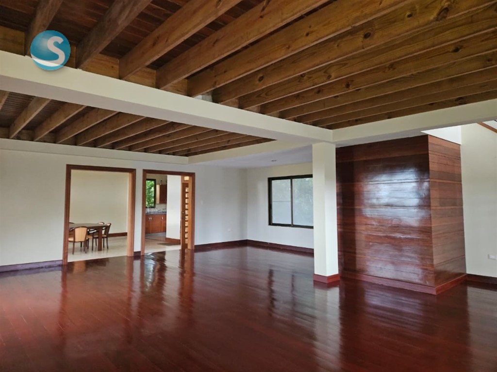 Villa Amplia en Venta en Jarabacoa con Jardines Naturales en República Dominicana