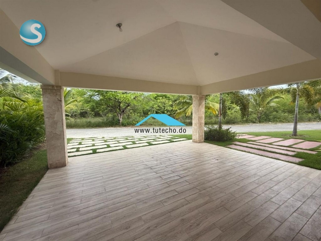 Villa moderna en Metro Country Club, Juan Dolio, con amplio solar en República Dominicana