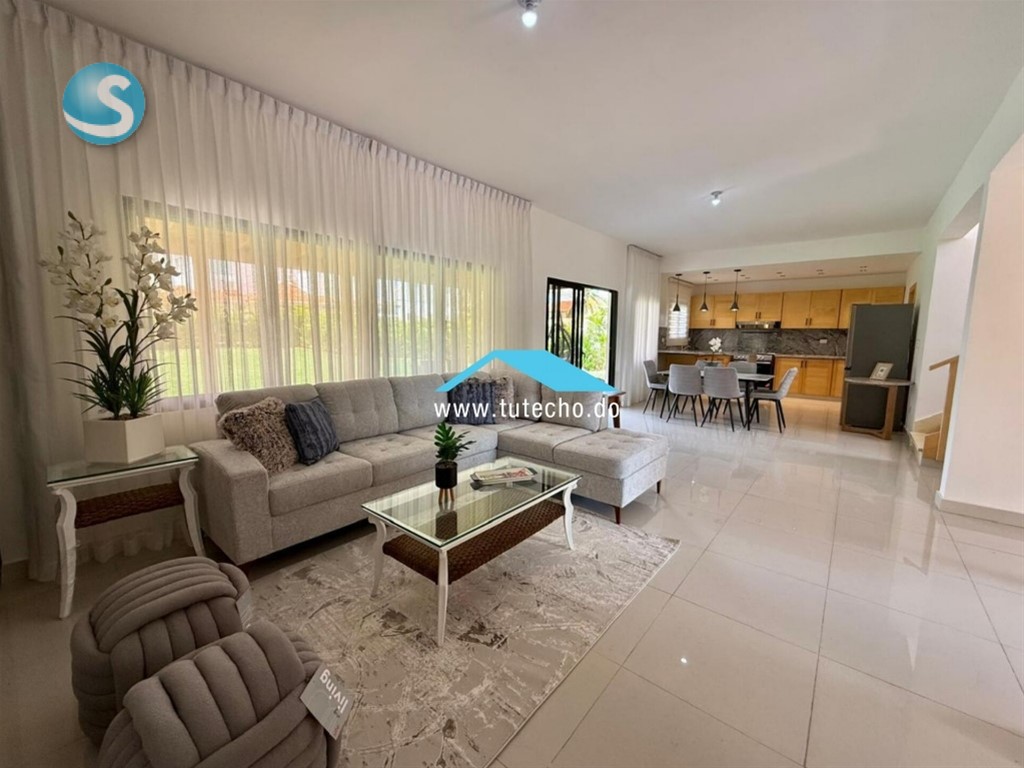 Villa moderna en Metro Country Club, Juan Dolio, con amplio solar en República Dominicana