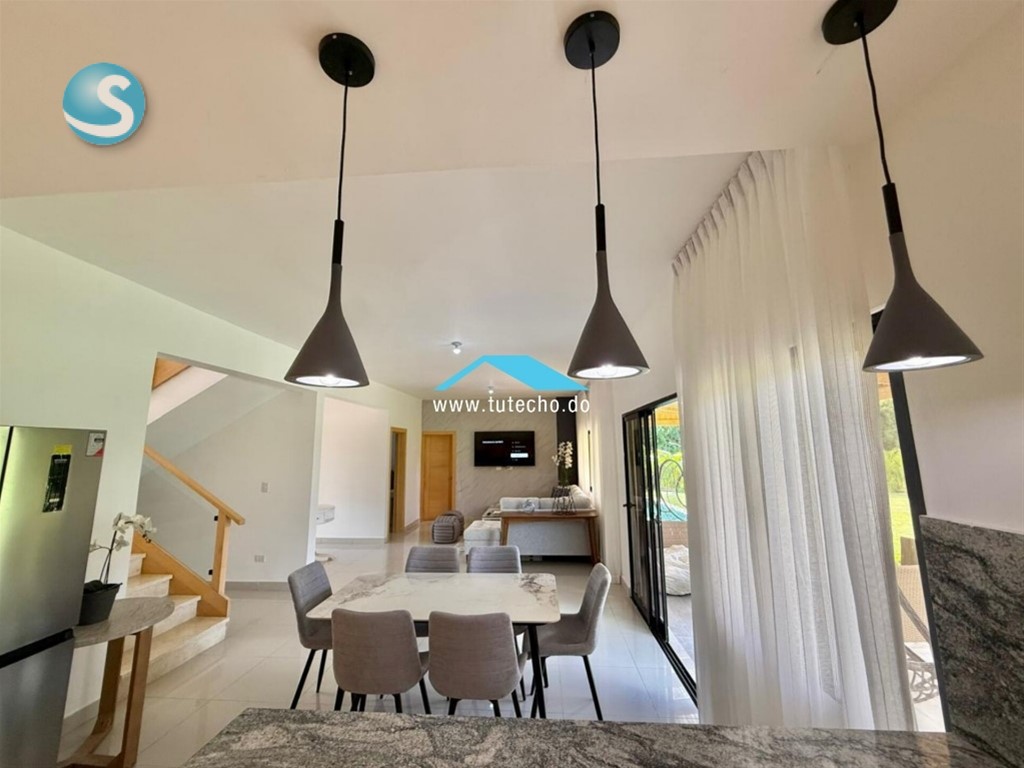 Villa moderna en Metro Country Club, Juan Dolio, con amplio solar en República Dominicana