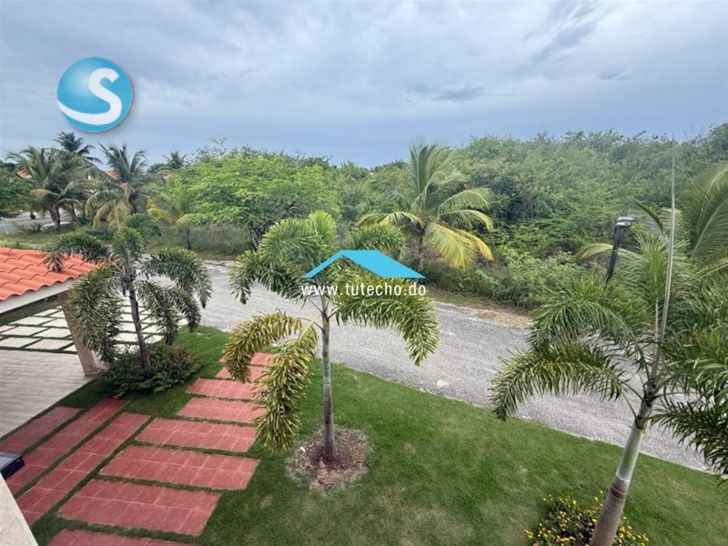 Villa moderna en Metro Country Club, Juan Dolio, con amplio solar en República Dominicana