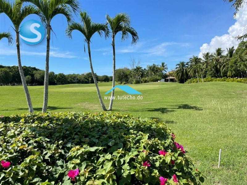 Villa moderna en Metro Country Club, Juan Dolio, con amplio solar en República Dominicana
