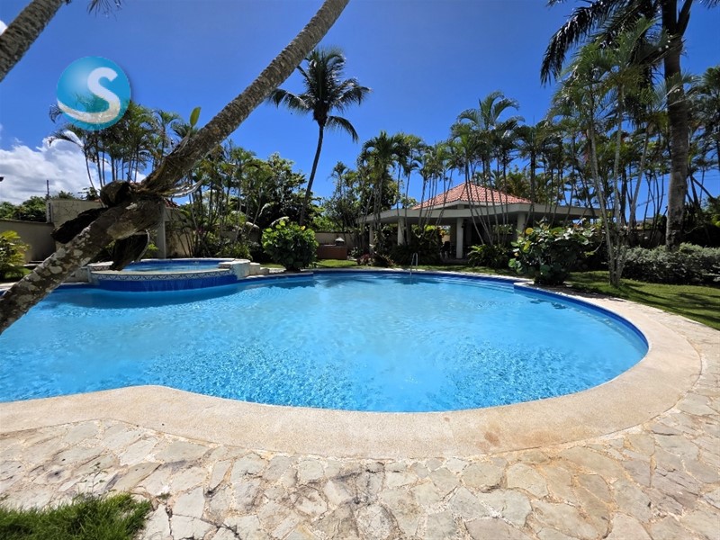 Apartamento amueblado en venta cerca de la playa en Juan Dolio en República Dominicana