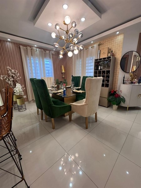 Casa de dos niveles en venta en Prado Oriental en República Dominicana