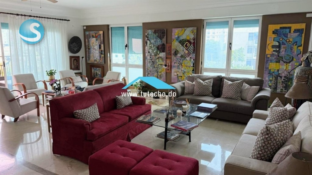 Apartamento espacioso en venta en La Esperilla, centro ciudad en República Dominicana