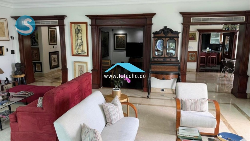 Apartamento espacioso en venta en La Esperilla, centro ciudad en República Dominicana
