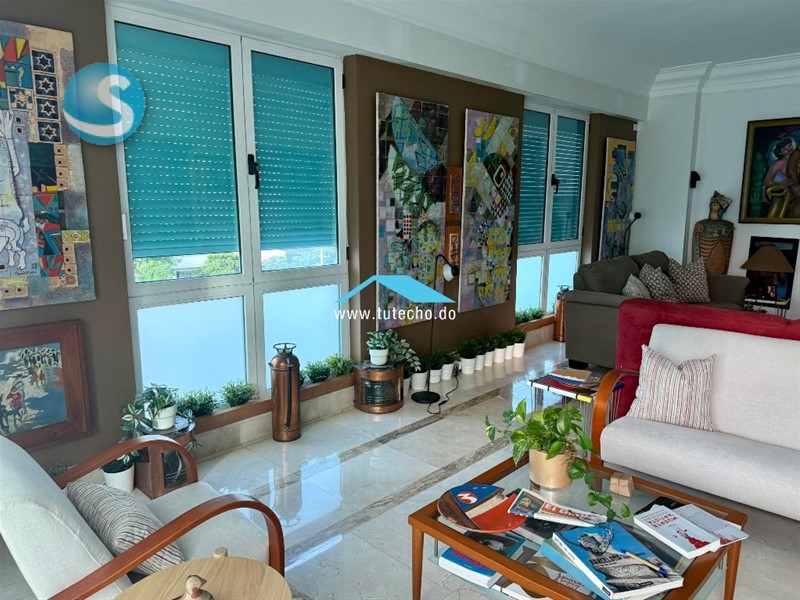 Apartamento espacioso en venta en La Esperilla, centro ciudad en República Dominicana
