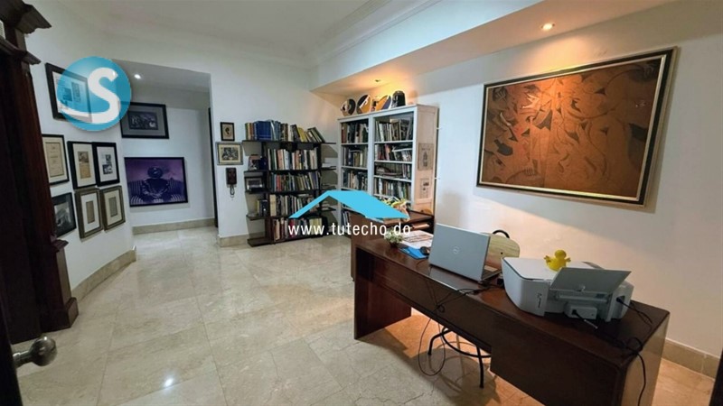 Apartamento espacioso en venta en La Esperilla, centro ciudad en República Dominicana