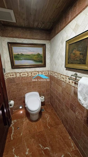 Apartamento espacioso en venta en La Esperilla, centro ciudad en República Dominicana