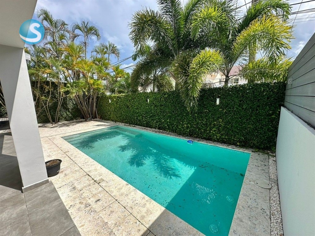 Casa en venta en zona exclusiva de Arroyo Hondo Viejo
