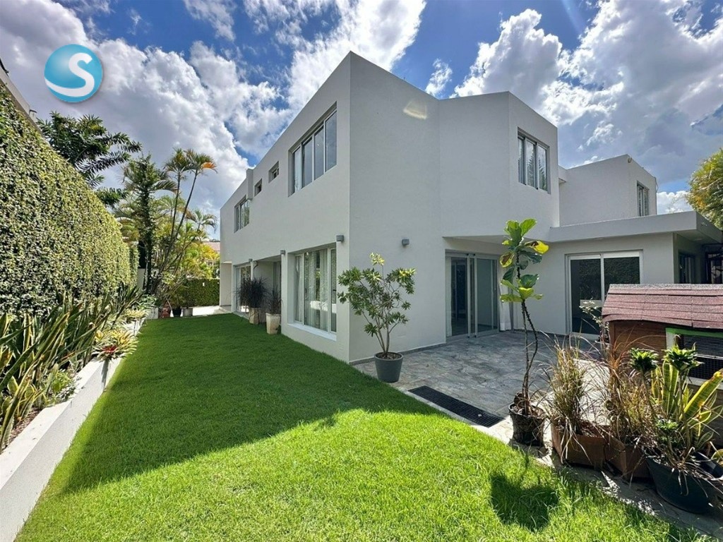 Casa en venta en zona exclusiva de Arroyo Hondo Viejo en República Dominicana