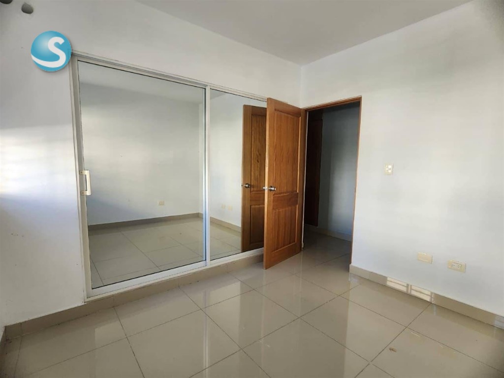 Apartamento en venta en Av. Independencia, acceso seguro en República Dominicana