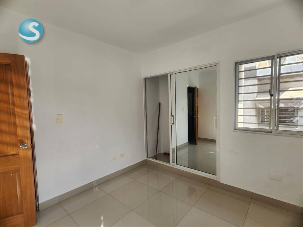 Apartamento en venta en Av. Independencia, acceso seguro en República Dominicana