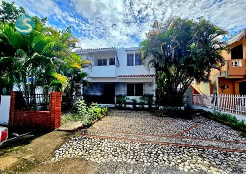 Casa en venta con solar de 336 m² en El Millón
