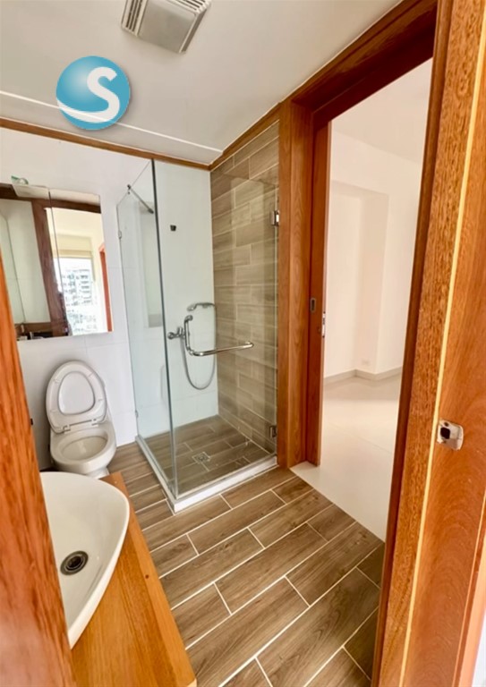 Apartamento amplio en venta en Ensanche Naco, piso alto en República Dominicana