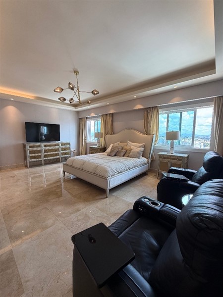 Apartamento de Lujo en Los Cacicazgos con Vista al Mar en República Dominicana