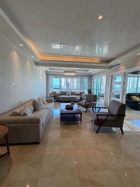 Apartamento de Lujo en Los Cacicazgos con Vista al Mar en República Dominicana