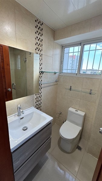 Apartamento funcional en venta en Evaristo Morales en República Dominicana