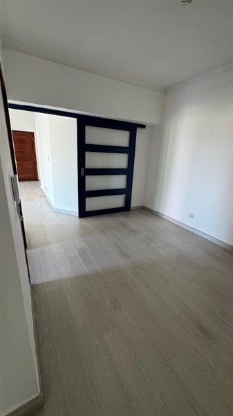 Apartamento funcional en venta en Evaristo Morales en República Dominicana