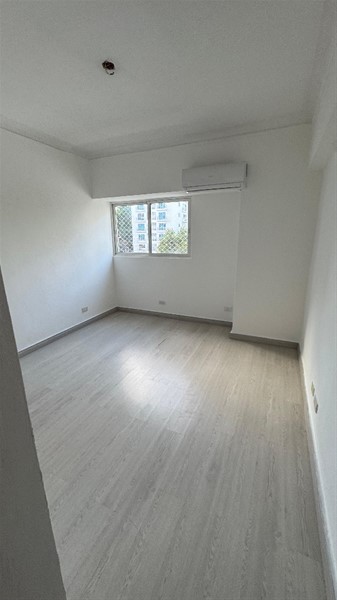 Apartamento funcional en venta en Evaristo Morales en República Dominicana