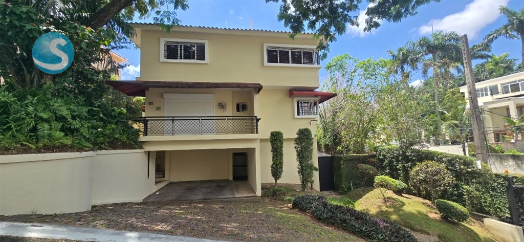 Casa exclusiva en Altos de Arroyo Hondo III en venta