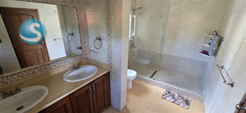 Casa exclusiva en Altos de Arroyo Hondo III en venta en República Dominicana