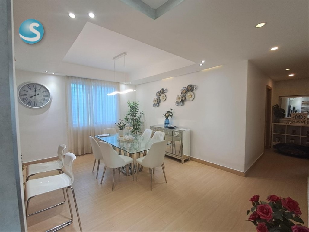Apartamento en venta en El Condado, 154 m², balcón y parqueos en República Dominicana