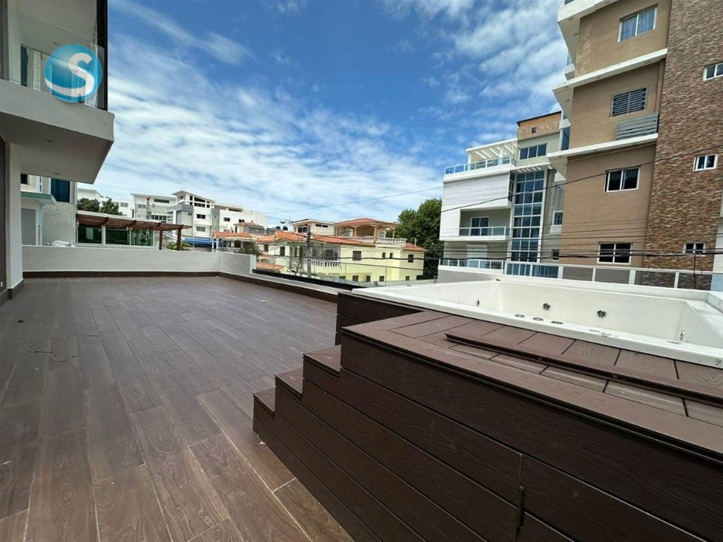 Apartamento en venta con terraza y jacuzzi en Corales del Sur