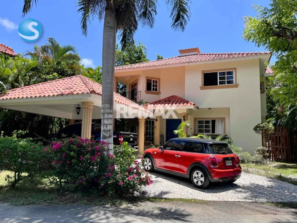 Casa en venta en Juan Dolio, 2 niveles y piscina privada