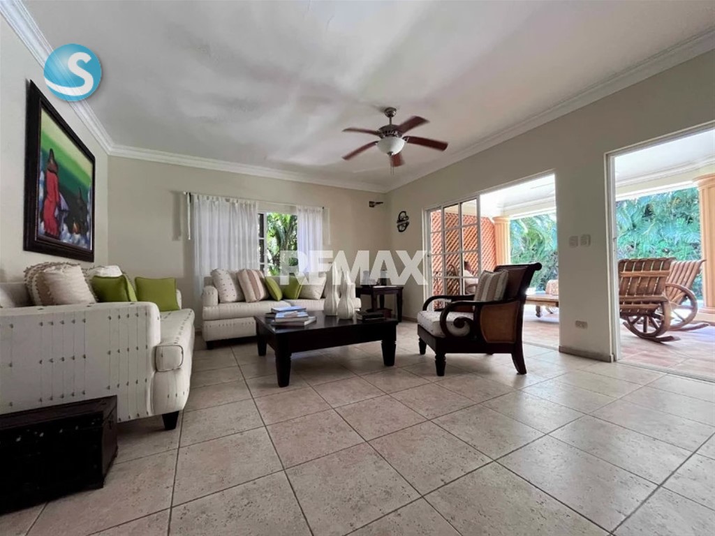 Casa en venta en Juan Dolio, 2 niveles y piscina privada en República Dominicana