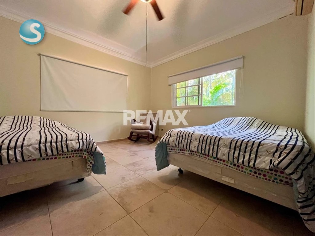 Casa en venta en Juan Dolio, 2 niveles y piscina privada en República Dominicana