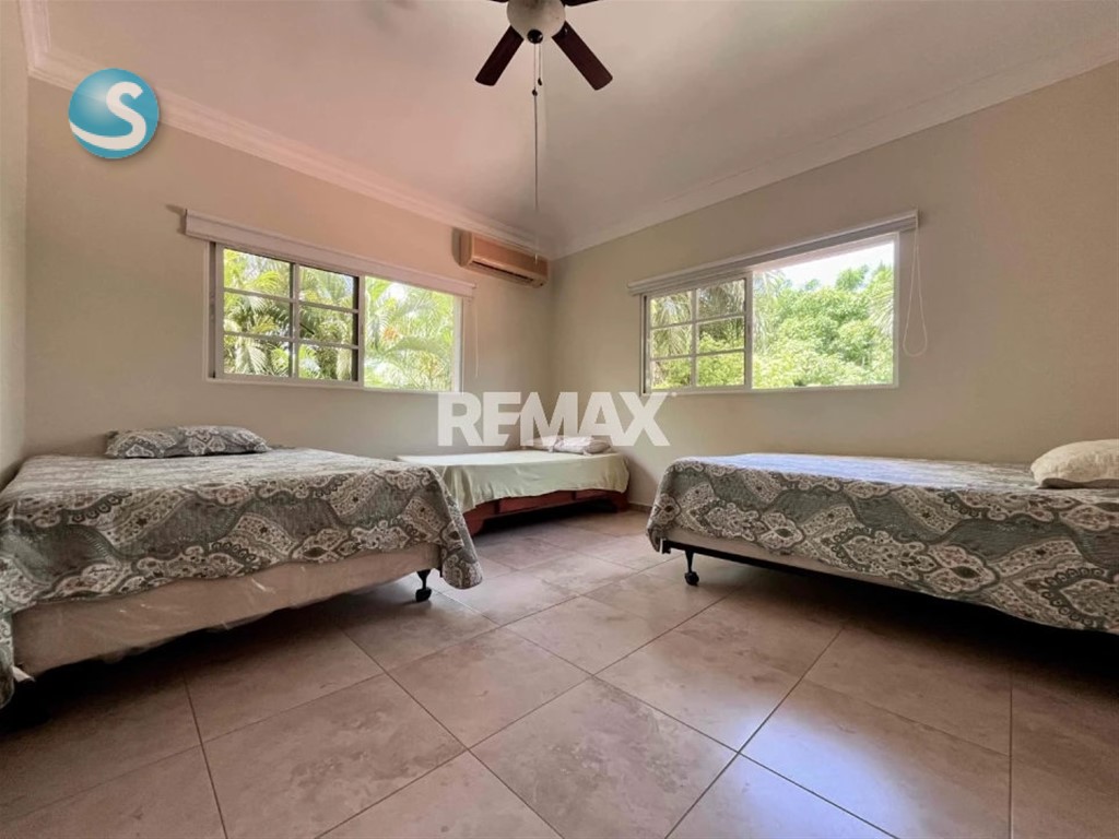 Casa en venta en Juan Dolio, 2 niveles y piscina privada en República Dominicana